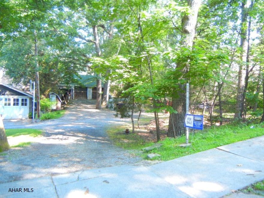 This lot has possibility of 3 City water taps as well as sewer hookup.  Gas is available to lot.  Garage has electricity.