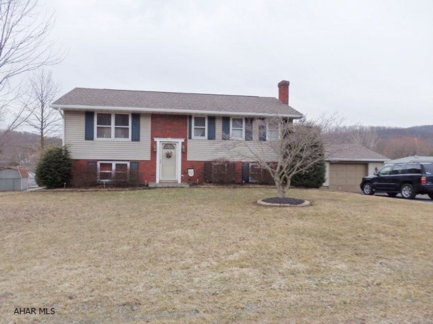 Gorgeous 3-4 bedroom in a highly desirable neighborhood! All remodeled, this home features a large family room with bar and fireplace. All of the appliances are included in the newer eat-in kitchen. The formal dining room or sunroom overlooks the inground pool and patio area that offers family fun with the firepit. Special financing incentives available on this property from Sirva's preferred lender.  Seller offering $2000 Incentive to buyer.  Also the relocation company has already had inspections completed and repairs noted in inspections will be made.