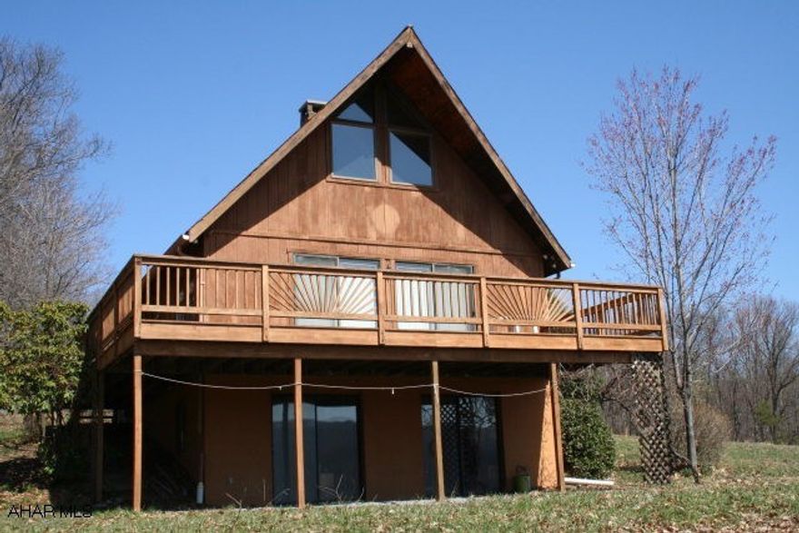 Peaceful - Countryside - Fantastic Views. Great for the nature lovers, escape from stress. Wooded and open acreage with deer, birds and bunnies.