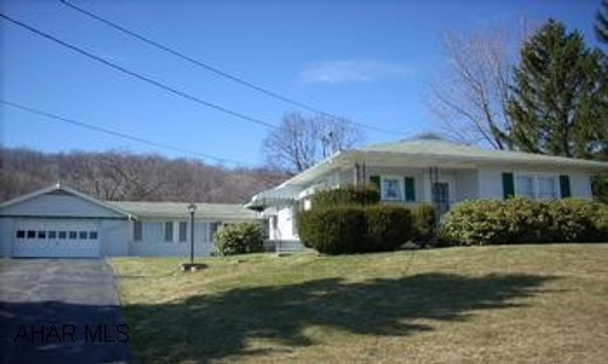 PARTIALLY FINISHED BASEMENT LAUNDRY ROOM, STORAGE AREA, WALKOUT BASMENT, UTILITY AREA. BEAUTIFUL SETTING. VERY RURAL. CALL LISTING AGENT BEFORE SHOWING. PARTIALLY FINISHED BASEMENT LAUNDRY ROOM, STORAGE AREA, WALKOUT BASEMENT. UTILITY AREA. BEAUTIFUL SETTING. VERY RURAL. CALL LISTING AGENT BEFORE SHOWINGS