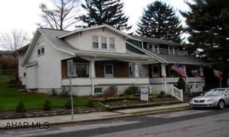 COMPLETELY REMODELED TWO STORY WITH 3 BEDROOMS, 1 BATH AND CENTRAL AIR. DON'T JUDGE THIS HOUSE BY ITS COVER.  IT IS MUCH LARGER THAN IT APPEARS.  FAMILY ROOM WITH STONE FIREPLACE.  VINYL SIDING, CENTRAL AIR, WALK-IN CLOSET.  MASTER BEDROOM SUITE.  LOW TAXES.