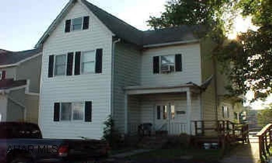 Good starter home in Fairview.