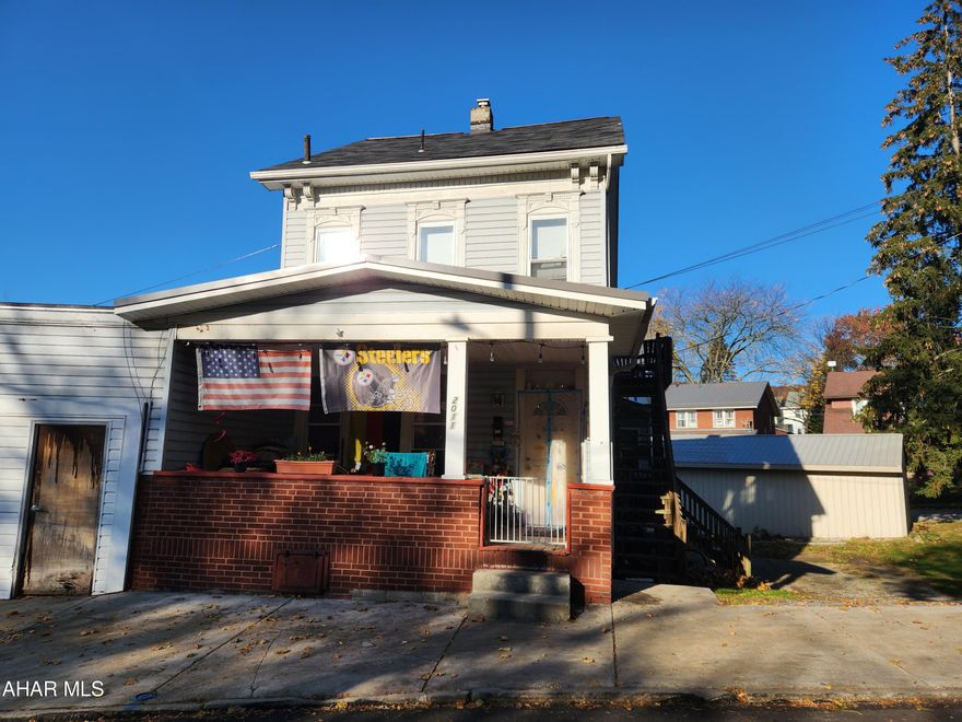 Great opportunity to purchase a fully rented 3 unit property. This property currently rents for $1382/month. Leases are available per request. The property has currently a renter's certificate with the city. Property is part of a portfolio and can be sold by itself or together. Call listing agent for more information.