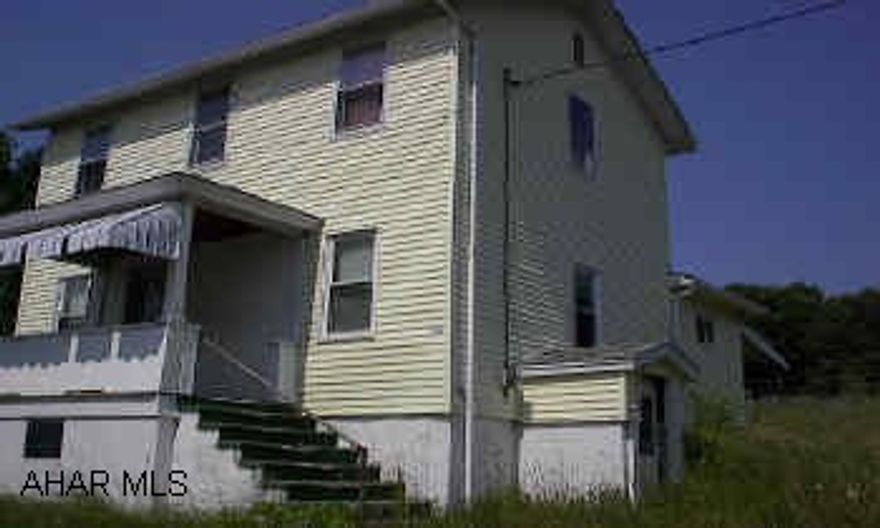 NICE LOT IN NICE AREA.  HOME HAS SOME UPDATES BUT NEEDS SOME WORK INCLUDING A NEW ROOF AND CARPETING.  WWW.EBAY.COM/REO