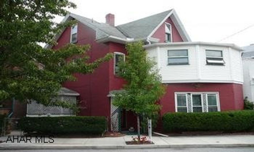 NEW FURNACE WITH CENTRAL AIR. PRIVATE COURTYARD, ENCLOSED SIDE PORCH, MOVE IN CONDITION. NEW FURNACE WITH CENTRAL AIR. PRIVATE COURTYARD, ENCLOSED SIDE PORCH, MOVE IN CONDITION.