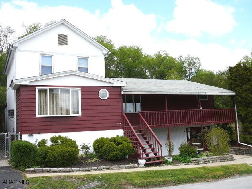 5, YES FIVE,  BEDROOM 2,75 BATH HOME FOR UNDER 90,000!!!!!  VERY SPACIOUS HOME IN Toytown Area--Large open floor plan.  5 Bedroom (3 ARE ON MAIN LEVEL)  2.75 bathrooms.  Very spacious kitchen with eating bar and ample cabinetry, as well as eat-in area.  New carpet throughout main level. FIRST FLOOR LAUNDRY.  Partially finished basement with 3/4 bath and possible 6th bedroom!   1 Car garage.  Sits on large city lot.  Appraisal on file. Large 10x30 Rear Deck.  More bang for your buck!