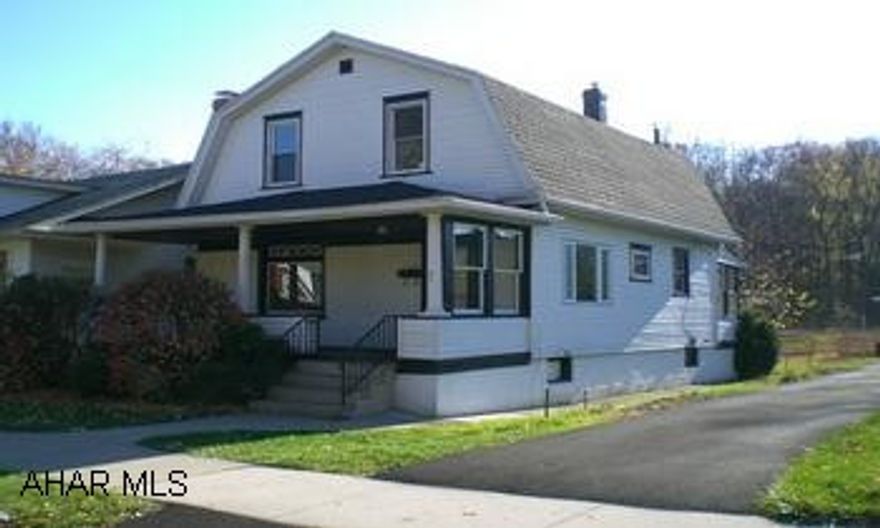 THIS FOUR BEDROOM HOME HAS BEEN REMODELED AND IS READY TO MOVE INTO.  APPLIANCES ARE INCLUDED IN THE SALE!  NEW ROOF AND NEW FURNACE MAKES THIS MAINTAINENCE FREE! THIS FOUR BEDROOM HOME HAS BEEN REMODELED AND IS READY TO MOVE INTO.  APPLIANCES ARE INCLUDED IN THE SALE!  NEW ROOF AND NEW FURNACE MAKES THIS MAINTAINENCE FREE!