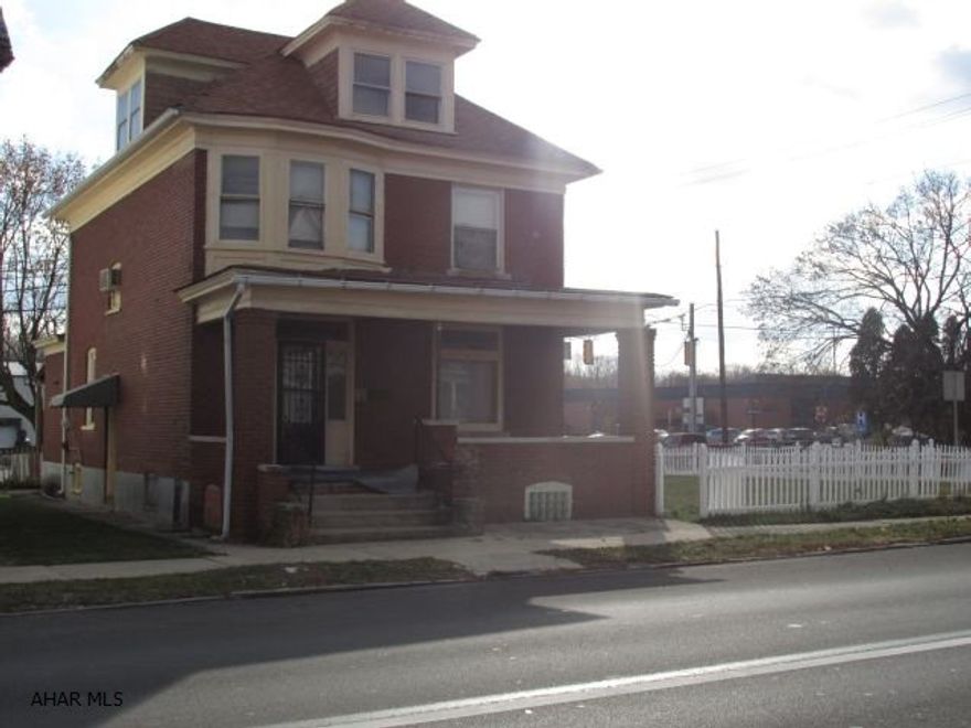 Solid 4 bedroom, 1 bath, brick home on large corner lot, 2 car garage. Current tenant pays $400.00/month
