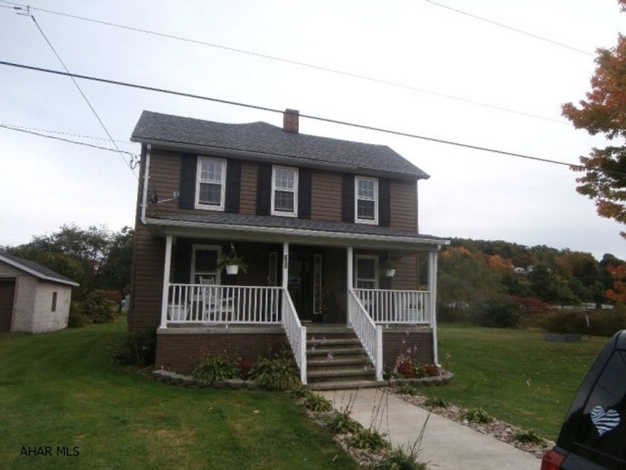 Completely remodeled two story home on large lot. Beautiful kitchen, 1st floor office/computer room and laundry. Large rear deck. Rear storage shed. A great home for the $$. Located by Hastings Park & Pool, hockey rink, ball fields and walking trail.