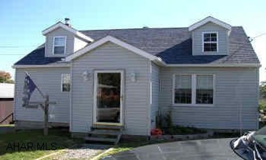 NEW VINYL SIDING, ROOF, WINDOWS, WATERLINE, DECK, KITCHEN, BATH, FURNACE, STEEL DOOR, CERAMIC TILE, CARPETING & WIRING. NEW VINYL SIDING, ROOF, WINDOWS, WATERLINE, DECK, KITCHEN, BATH, FURNACE, STEEL DOOR, CERAMIC TILE, CARPETING & WIRING.