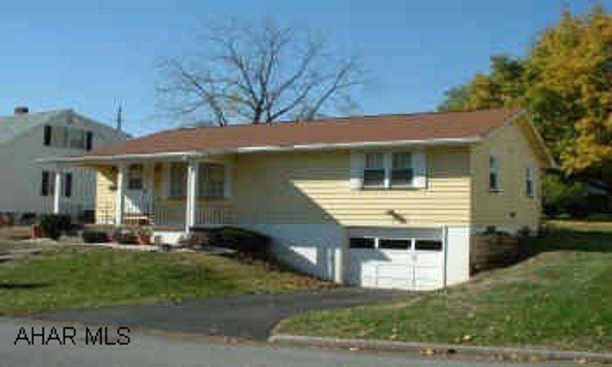 NICE 2 BEDROOM 1 STORY ON LARGE LOT IN FAIRVIEW. HARDWOOD FLOORS EXCEPT KITCHEN APPLIANCES INCLUDED  SUPER FOR COUPLE DOWNSIZING. RAMP TO SIDE DOOR. NICE 2 BEDROOM  1 STORY ON LARGE LOT IN FAIRVIEW. HARDWOOD FLOORS EXCEPT KITHCEN APPLIANCES INCLUDED  SUPER FOR COUPLE DOWNSIZING. RAMP TO SIDE DOOR.