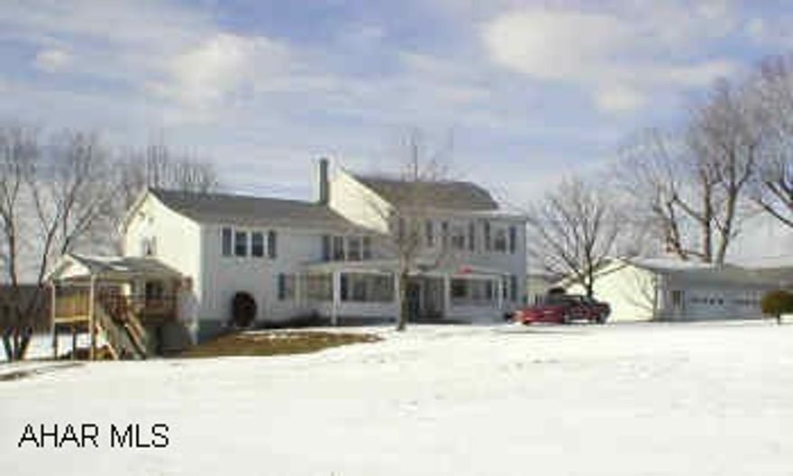 Nice large vinyl 2-story currently side by side duplex could be converted to single family, nice large lot w/large 2 car garage.  Newer roof, windows, siding. Nice large vinyl 2-story currently side by side duplex could be converted to single family, nice large lot w/large 2 car garage.  Newer roof, windows, siding.