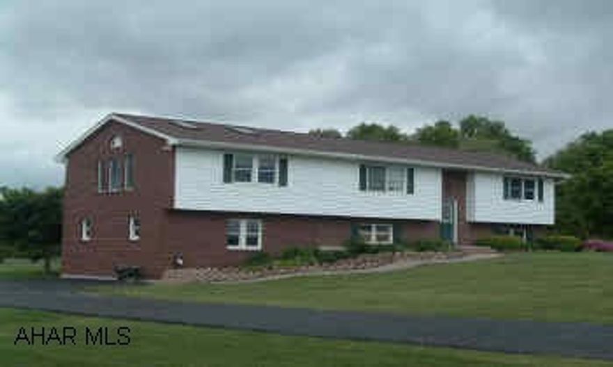 Gorgeous, awesome 4 br., 2 ba, bi-level, huge addition, excellent condition, won't last/ acre country lot. This home is sure to please, definitely a terrific buy, lg. beautifully updated and maintained Bi-Level, oh so nice! Beautiful view of the country side!