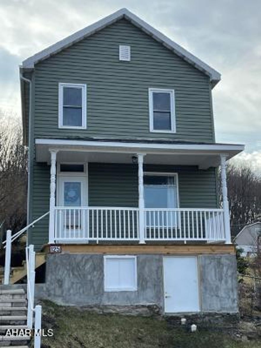 Completely Remodeled Inside!  2 bedroom, 1.5 bath, fenced in yard with an amazing view. Close to everything yet far enough away to be out of the hustle and bustle.
Sq Ft to be verified by buyer.