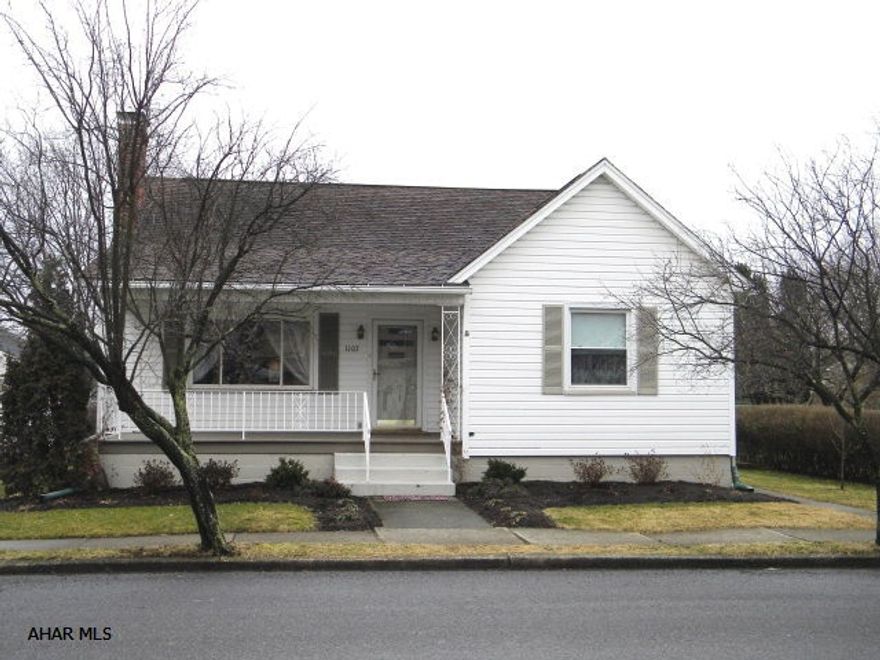 SPACIOUS CAPE COD STYLE In THE BOROUGH. 4 BEDROOM, 1.5 BATHS, UPDATED KITCHEN WITH CORIAN COUNTER TOPS IN KITCHEN AND CERAMIC TILE FLOORS. HW FLOORS. GAS FIREPLACE IN LIVING ROOM. YARD is TOTALLY FENCED IN...DETACHED 2 CAR GARAGE is OVERSIZED. SUPER LOCATION. 2 BLOCKS FROM THE FOOTBALL STADIUM...AND CLOSE TO THE YMCA.