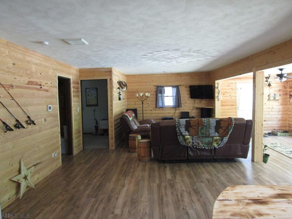 Glendale Yearound - Residential