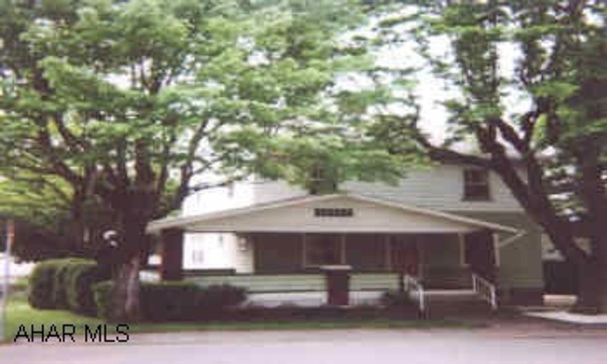 GREAT NEIGHBORHOOD, NEAR BG HIGH SCHOOL. HOME IS IN A GREAT LOCATION. 63X120 LOT,  NEEDS SOME UPDATES BUT A GREAT AREA.