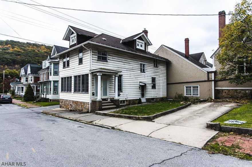 3 bedroom,1 bath house. Large bedrooms. Beautiful hardwood floors. With a little TLC, make this house your home.