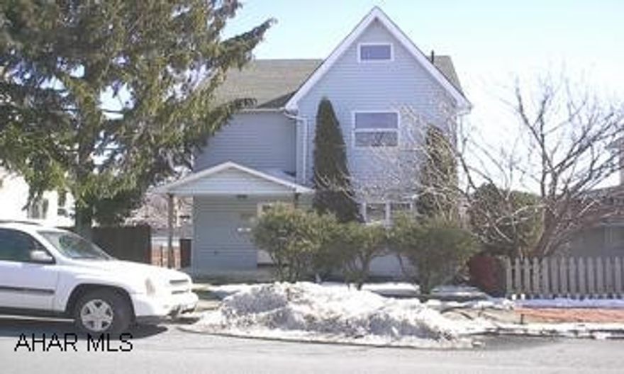 2 1/2 STORY, 3-4 BED, 2 BA. 1ST FL LAUNDRY & BATH. LG 2 STORY GARAGE - WORKSHOP. MANY UPDATES, SOME DECORATING NEEDED. GREAT FAMILY HOME ON DOUBLE LOT IN FAIRVIEW. LG 2 STORY GARAGE-WORKSHOP. FIN ATTIC 4TH BED. 1ST FL BATH & LAUNDRY. ASK FOR DARLA - 946-4343 X 131.