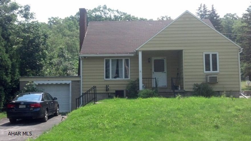 Juniata Gap. 3BR, 1 bath on almost an acre! All appliances included. Garage. Needs work.