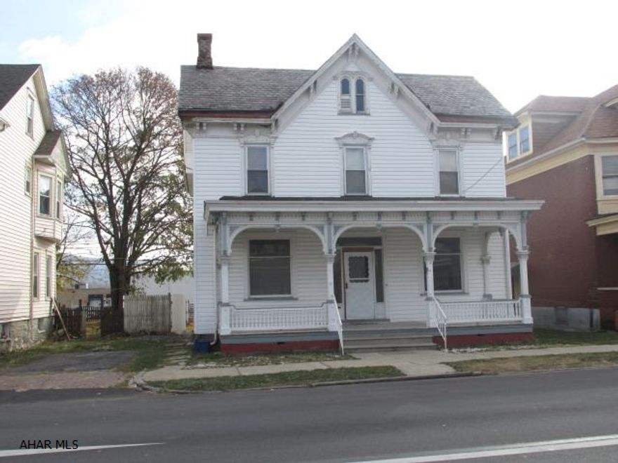 3 Bedroom, 1 bath, vinyl sided, 2 story and off street parking.