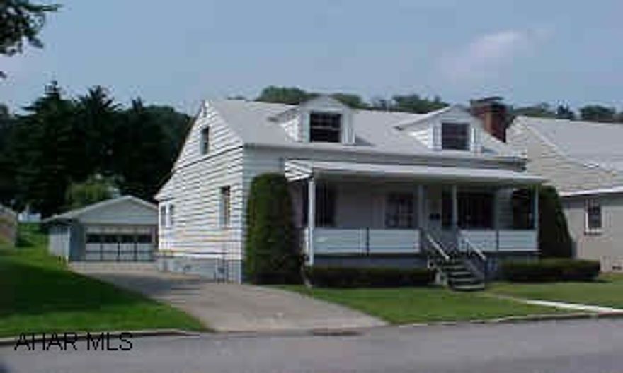 Nice Lot, Front Porch, Back Porch, Garage.  Nice Pine Walls in Upstairs Bedrooms.  #J-614 Nice Lot, Front Porch, Back Porch, Garage.  Nice Pine Walls in Upstairs Bedrooms.  #J-614