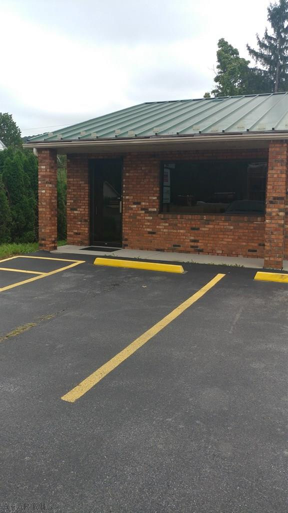 Unknown - Commercial Lease