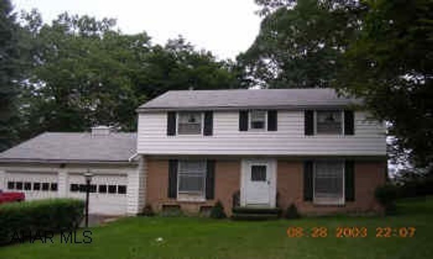 SYLVAN HILLS, SUPER LOCATION, SITUATED ON A DOUBLE LOT, HARDWOOD FLOORS UNDER CARPET, MUST SEE INSIDE, SOLID CONSTRUCTION. SYLVAN HILLS, SUPER LOCATION, SITUATED ON A DOUBLE LOT, HARDWOOD FLOORS UNDER CARPET, MUST SEE INSIDE, SOLID CONSTRUCTION.