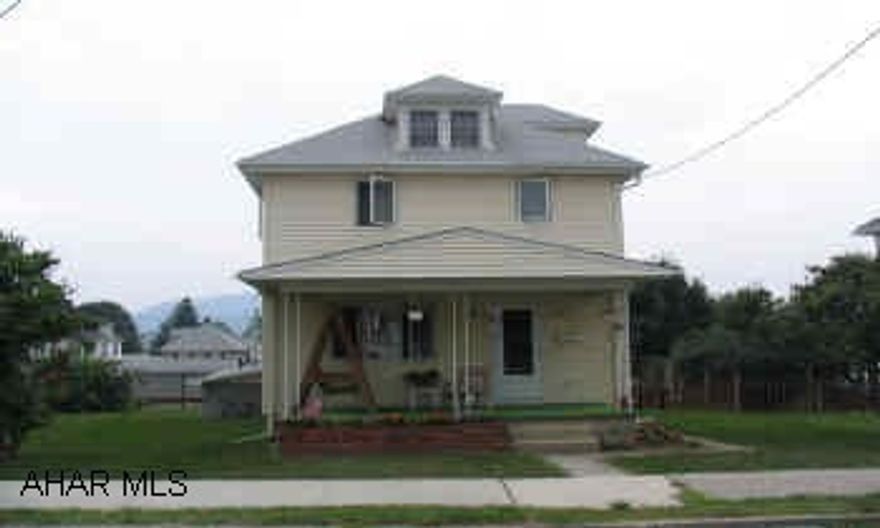 Lovely 2 Story Home in Great Area!  Nice living room, eat-in kitchen, family room, sunroom, 16x32 in ground pool, 2 car garage, 2 gas furnaces, fireplace 50x150 lot. Lovely 2 Story Home in Great Area!  Nice living room, eat-in kitchen, family room, sunroom, 16x32 in ground pool, 2 car garage, 2 gas furnaces, fireplace 50x150 lot.