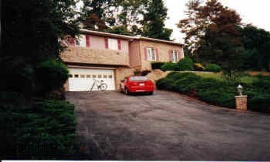 3BR, 2.5BA home in HOliday Manor.  Nice setting.  Great view.  Call Patty today! Lovely 3Br, 2.5BA home in HASD.  Home features CA, sunken MBR and BA, family room with fireplace, large kitchen and dining area, great view.  Seller is offering a home warranty.  Seller may need additional time to relocate!