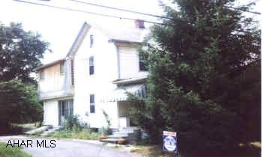 LARGE 2 STORY HOME WITH LARGE EAT-IN KITCHEN, FORMAL DINING ROOM, NICE SUNROOM, FIRST FLOOR BATH, SECOND FLOOR LAUNDRY, GARAGE, AND LARGE, LEVEL LOT. INCLUDES 2 PARCELS SEPARATED BY 14' OF RIGHT-OF-WAY. LOT SIZE IS APPROXIMATE. LARGE 2 STORY HOME WITH LARGE EAT-IN KITCHEN, FORMAL DINING ROOM, NICE SUNROOM, FIRST FLOOR BATH, SECOND FLOOR LAUNDRY, GARAGE, AND LARGE, LEVEL LOT. INCLUDES 2 PARCELS SEPARATED BY 14' OF RIGHT-OF-WAY. LOT SIZE IS APPROXIMATE.