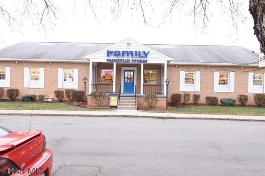 Very well maintained retail space...1st floor and Lower Level.  Perfect for a specialty store or office.  Parking in Rear.