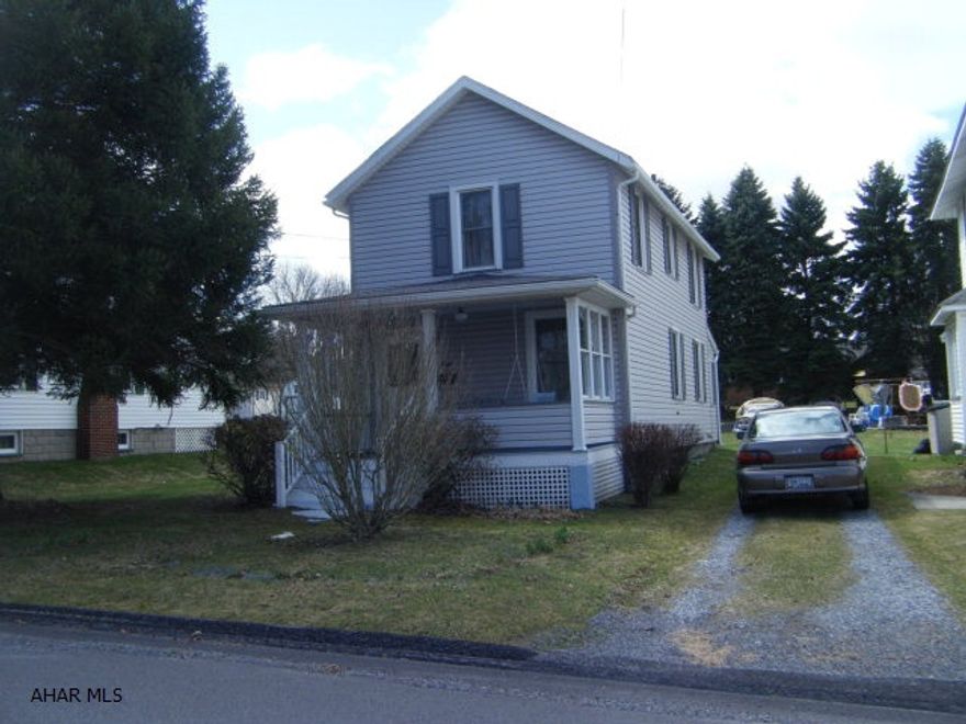 Great starter home. Clean, ready to move into. Has new siding, nice plank wood floors first floor. Old style kitchen. Modern bathroom. Good rear yard. Vacant.