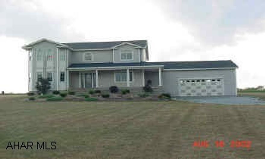 Traditional 4 Bdroom,2 1/2 Ba., Master Ba. Jacuzzi, Superior Walls Foundation, Hickory Cabinets, Wilson Art Floors2,728 Sq. Ft, 1.3 Ac.  Beautiful 2 Story Traditional  home on 1.3 Ac. in Country Settings with many extras, Jacuzzi, 2 Car garage, 2728 sq. ft., Beautifully decorated, one you don't want to miss.