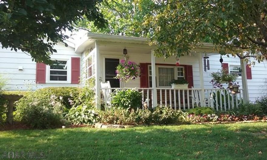 Move in ready. Updated eat-in kitchen, new bathroom, hardwood floors. Beautiful garden and court yard. Motivated Seller.