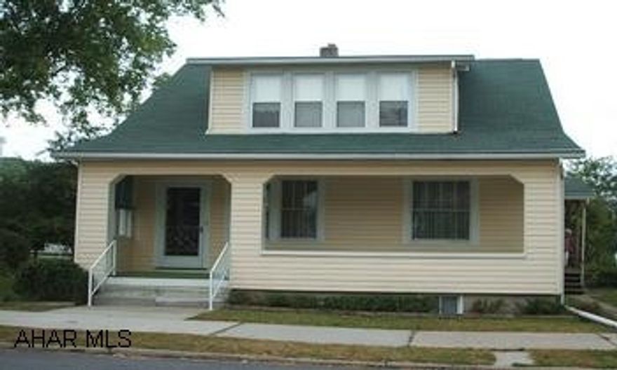 Very nice home in terrific neighborhood.  Newer furnace and central air.  Hardwood floors, large rooms.  First floor bath. Very nice home in terrific neighborhood.  Newer furnace and central air.  Hardwood floors, large rooms.  First floor bath.