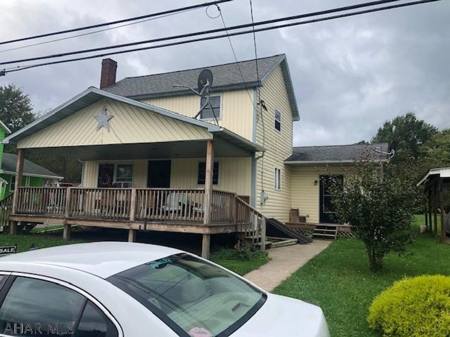 3 BR 2 BA home on large lot in need of some TLC! Property is being sold AS-IS. Employees and family members residing with employees of JPMorgan Chase Bank, N.A, its affiliates or subsidiaries are strictly prohibited from directly or indirectly purchasing any property owned by JPMorgan Chase Bank, N.A.