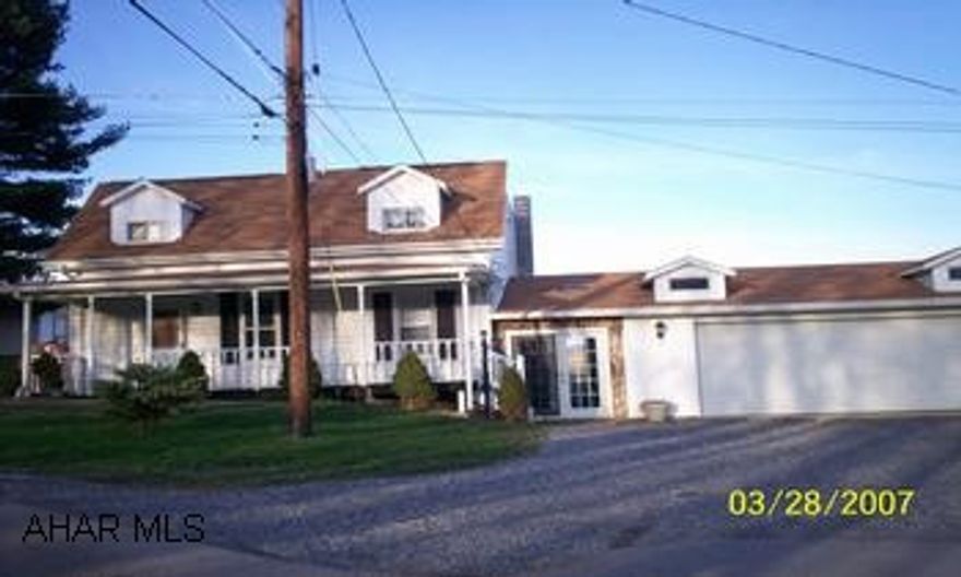 2 Story, 3 Bedroom, 1 Bath, LR, DR, Den, Breezeway with 2 stall attached garage.  House on 4.98 acres, new replacement windows.  New Roof.  New Furnace.  Totally updated kitchen & bath. 2 Story, 3 Bedroom, 1 Bath, LR, DR, Den, Breezeway with 2 stall attached garage.  House on 4.98 acres, new replacement windows.  New Roof.  New Furnace.  Totally updated kitchen & bath.  New updates, garden tub, new kitchen, new bath, 2 stall garage, ceiling fans.