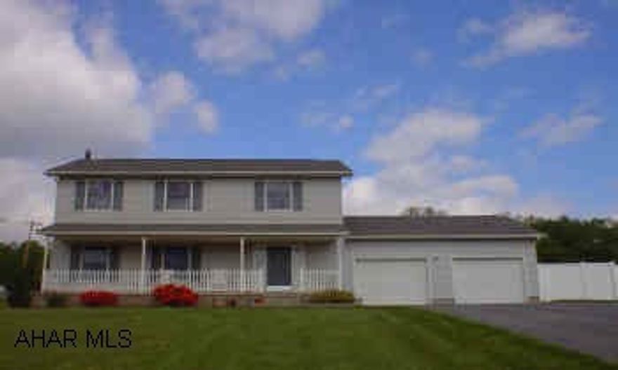 24 hr. notice, showings to be evenings (after 5:00) or weekends. Beautiful 2 story on 1 acre manicured lot. 3 bedroom, 2.5 bath, large 2 car attached garage. Great view in country!