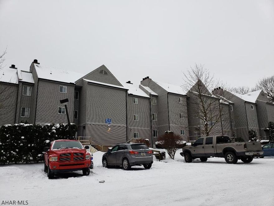 Fully furnished 1st-floor studio condo with alcove bed, woodburning fireplace & balcony - sleeps 4.  Electric system is breakers.$255/mo HOA dues include:  road & outside maintenance, indoor & outdoor pools, hottub +tennis court usage.  4-seasons resort:  Golfing & skiing for a fee.  J-470