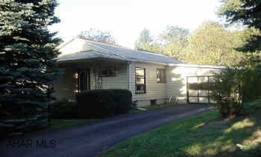 2 BEDROOM HOME WITH 1 CAR INTEGRAL GARAGE ON LEVEL LOT. A GREAT BUY.