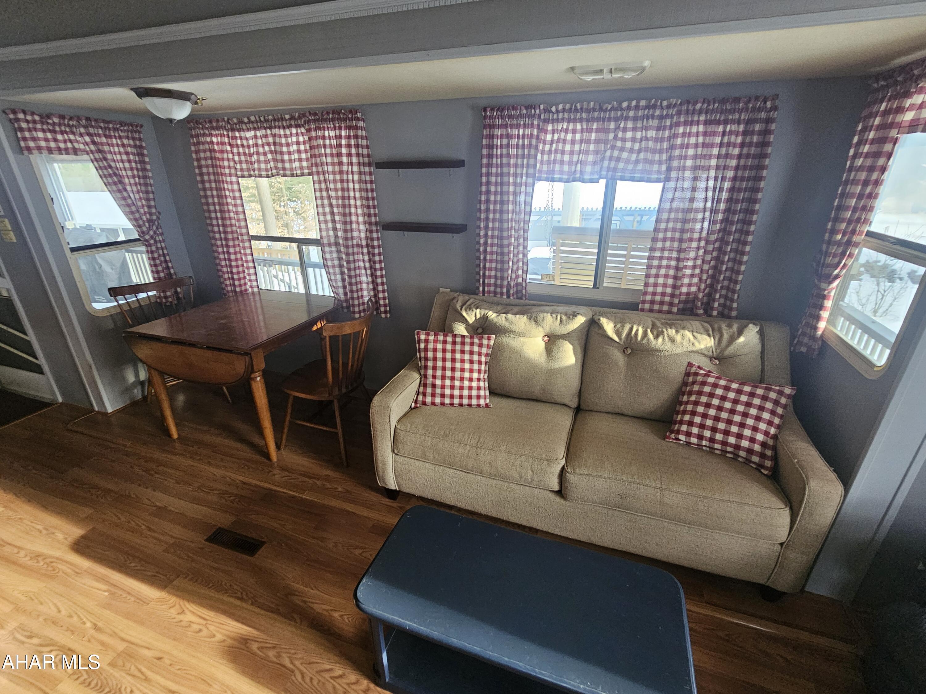 Glendale Yearound - Residential