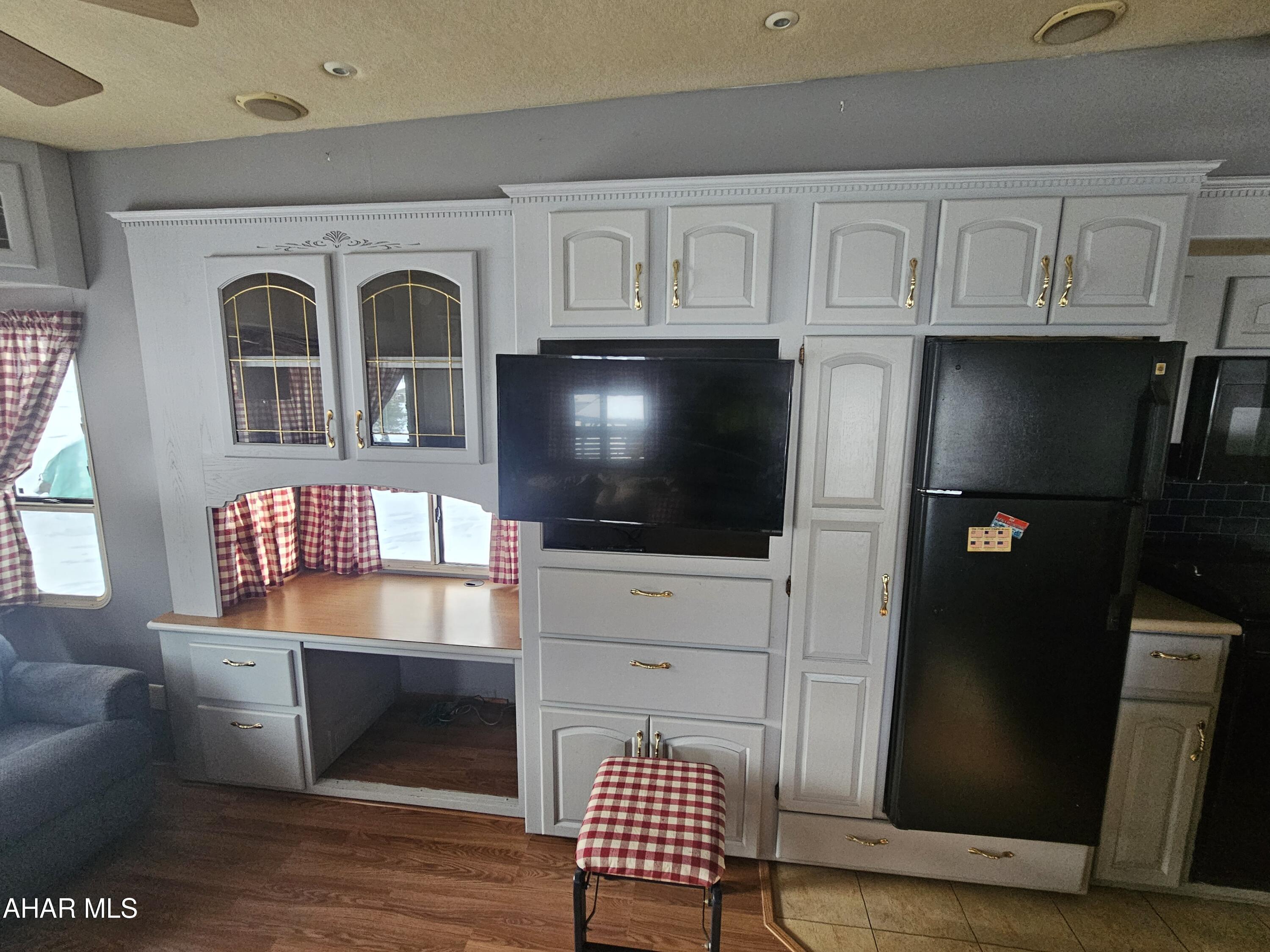 Glendale Yearound - Residential