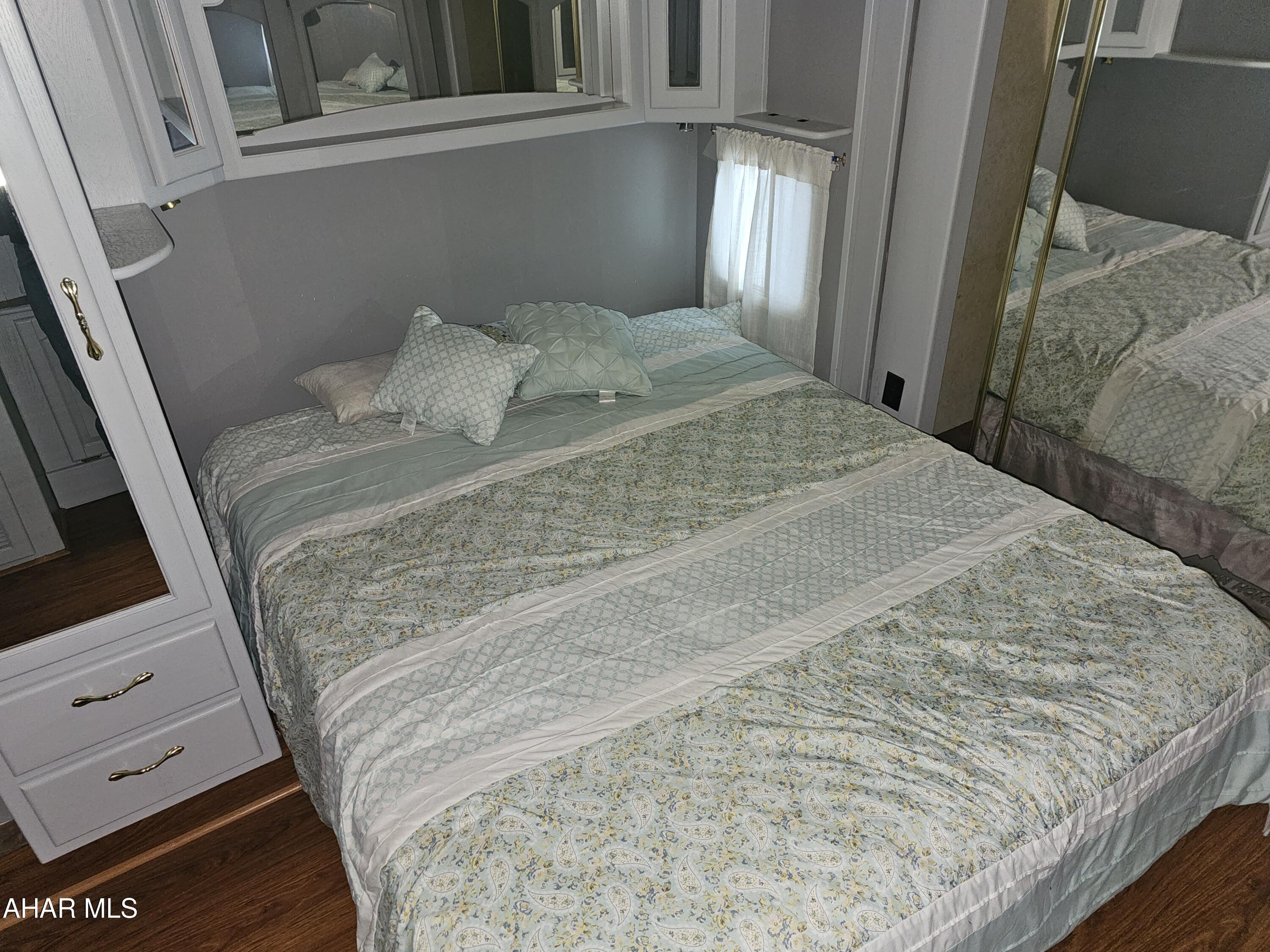 Glendale Yearound - Residential