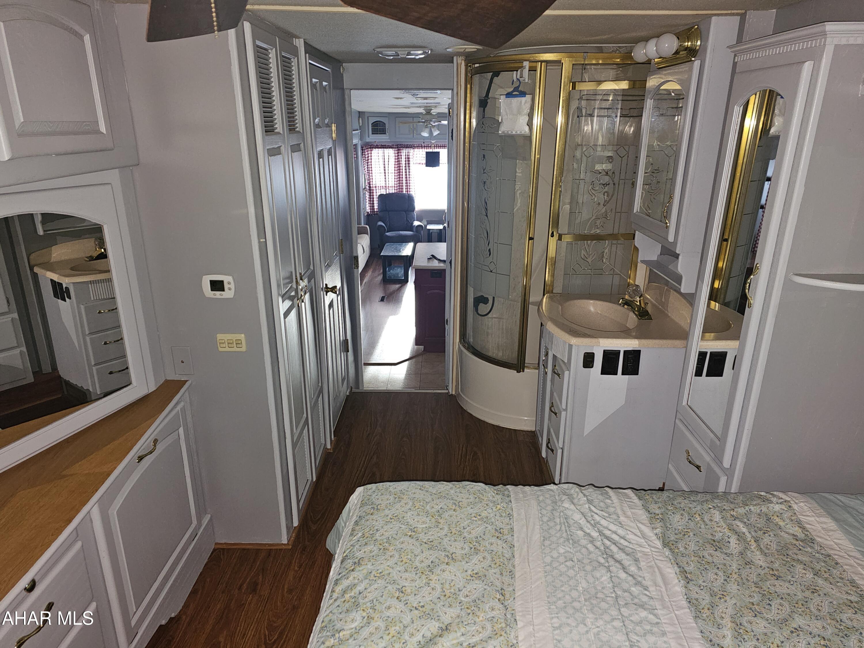 Glendale Yearound - Residential