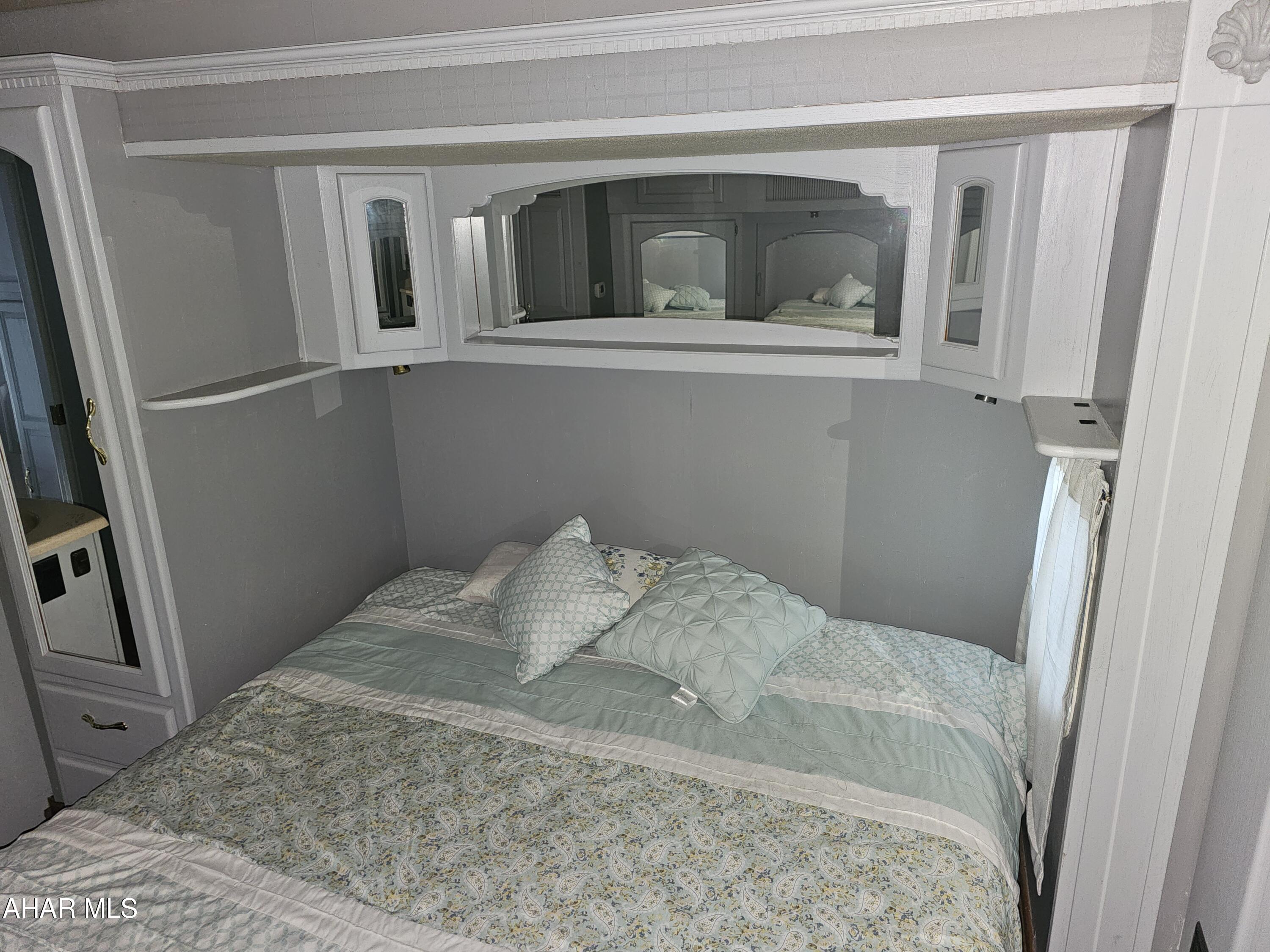 Glendale Yearound - Residential