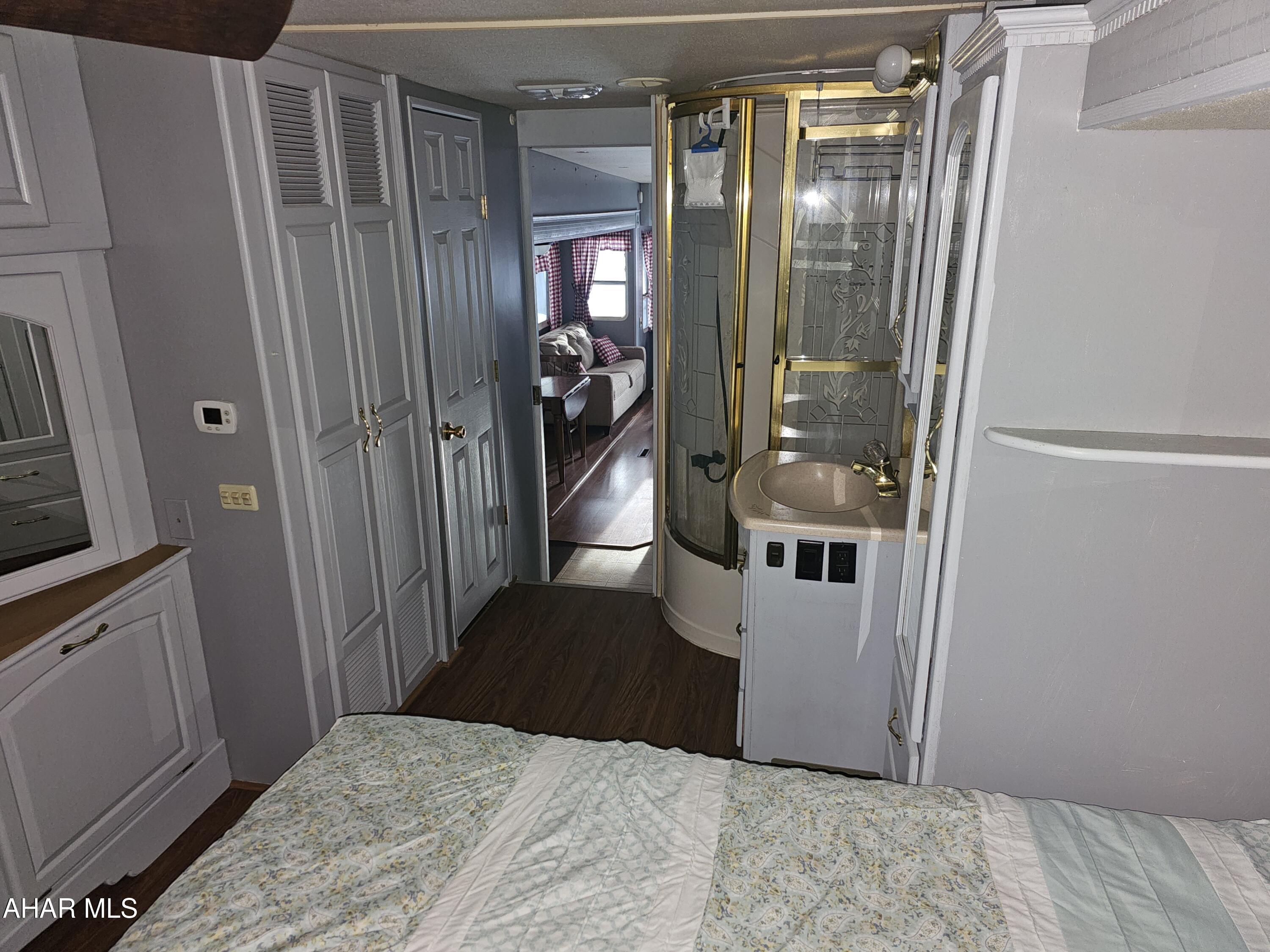 Glendale Yearound - Residential