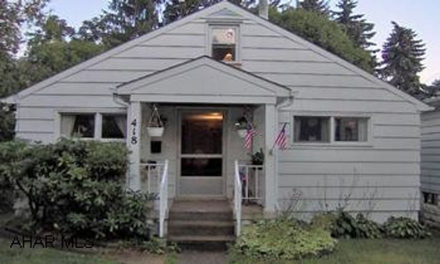 MUCH LARGER THAN IT LOOKS, WELL MAINTAINED, HARDWOOD FLOORS, SPACIOUS LIVING ROOM A MUST SEE 1 LARGER THAN IT APPEARS, HARDWOOD FLOORS, SPACIOUS LIVINGROOM ETC...