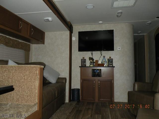 Glendale Yearound - Residential