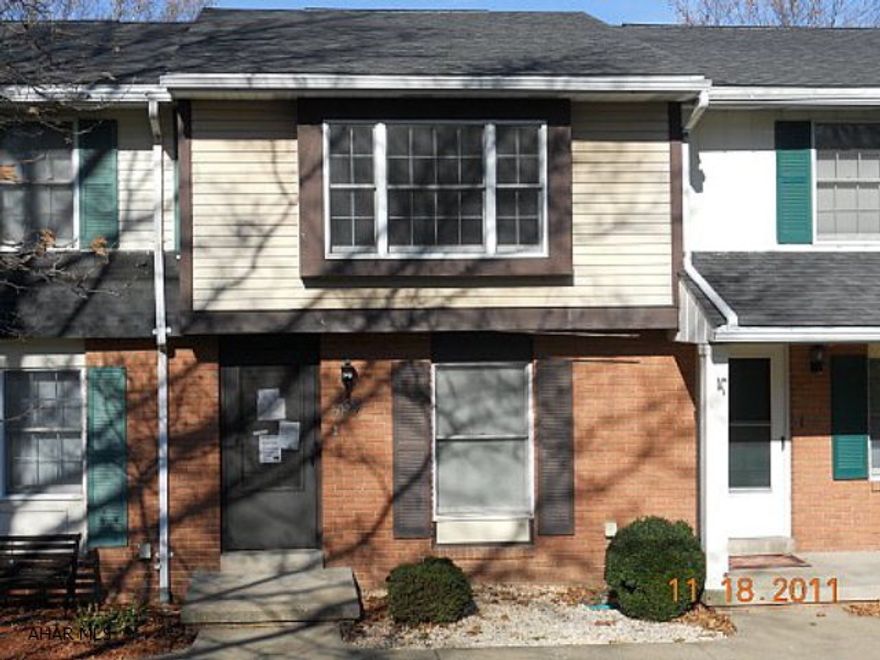 2 story townhouse with 2-BR, 1 1/2 bath.